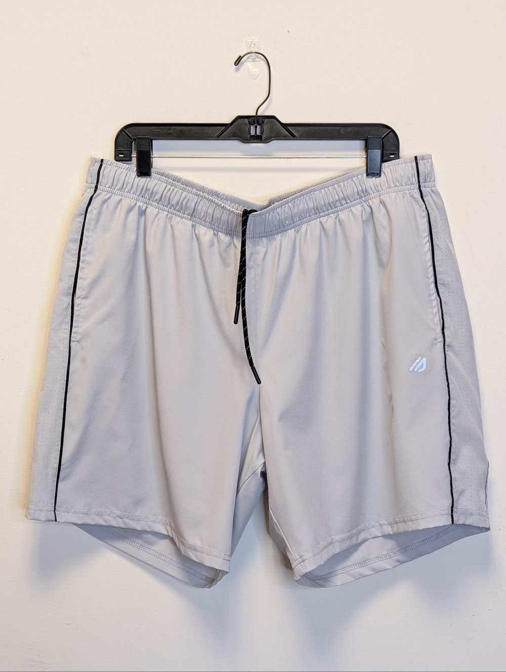 Eddie Bauer FreeDry Athletic Shorts Men’s XL Gray Lightweight Running 8” Inseam.